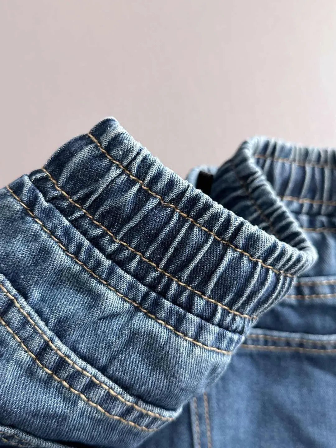 🅿️330 Stone Island 2025 new summer jeans and denim shorts are woven from imported Japanese Denim plain cotton denim fabrics. They are complete with three standards. The top stonewashing process makes the texture reach the old taste of the 1980s. It is soft, delicate, comfortable and breathable. The color has a modern and fashionable vicissitudes. The upper body is versatile and fashionable! Light luxury, a must-have item for daily commuting! Size: S-2XL (please state your height and weight when placing an order)